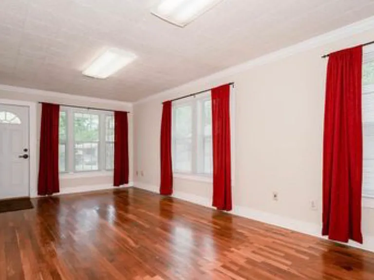 101 E Myrle Ave — Photo 5