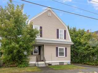 106 Oakdale Ave, Pawtucket, RI 02860