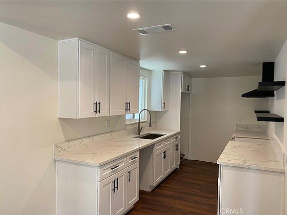 4th image of 44010 Carolside Ave