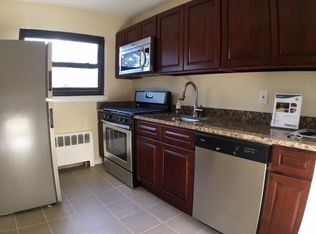 22062 75th Ave, Oakland Gardens, NY 11364
