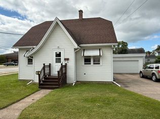 63 9th St, Clintonville, WI 54929