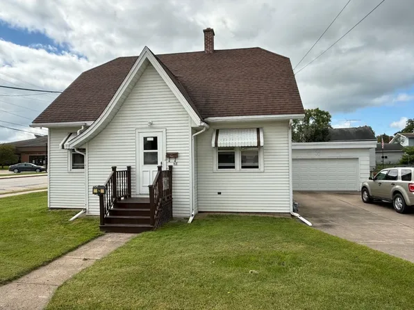 63 9th St, Clintonville, WI 54929