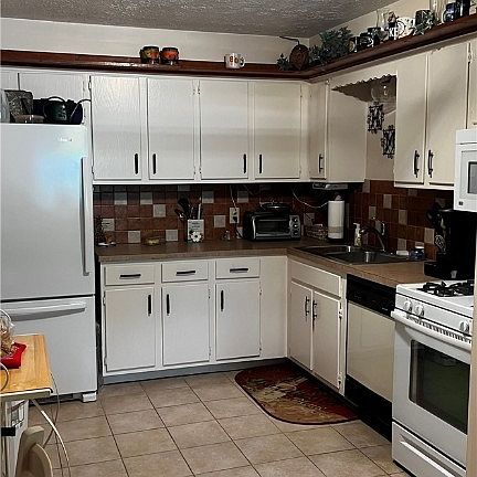 4th image of 9024 Portage Pointe Dr APT C