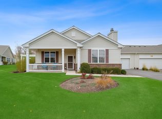 672 N Falls Cir, Hampshire, IL 60140