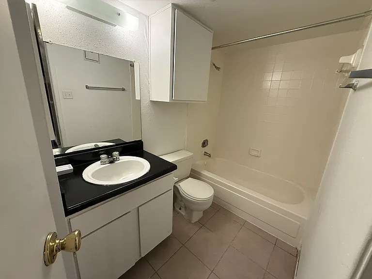 Villa Nueva Apartments — Photo 17