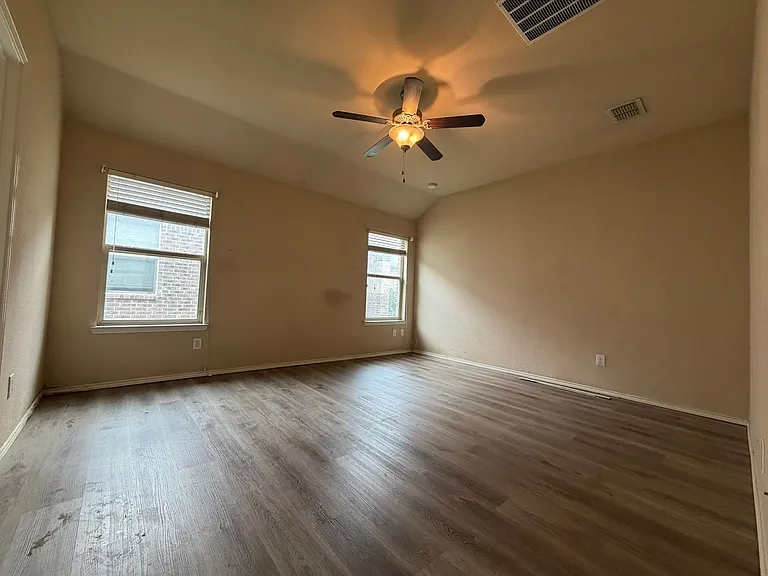 2621 Frisco Wood Dr — Photo 10