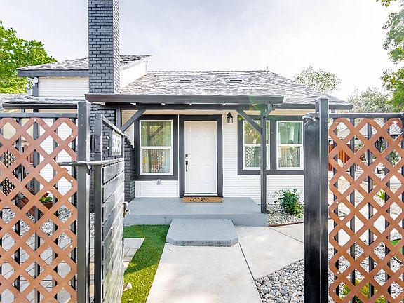 3rd image of 3332 Truckee Way