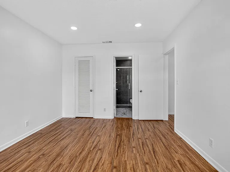 298 SW 6th St #204 — Photo 14