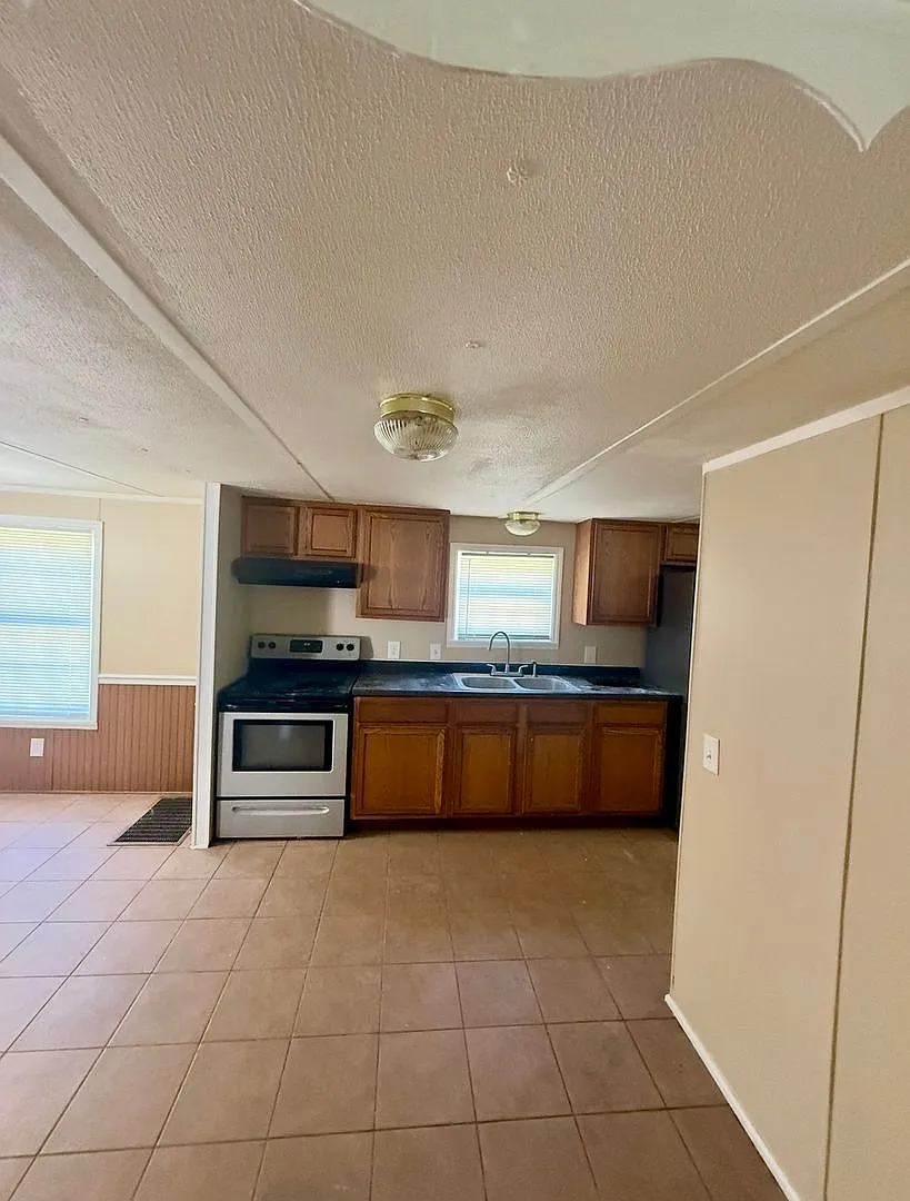 3 Bed/2 Bath Home- Under Renovations — Photo 2