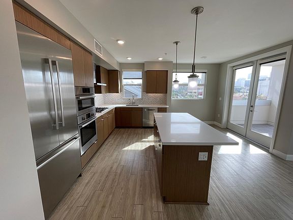 4th image of 551 W Date St #609