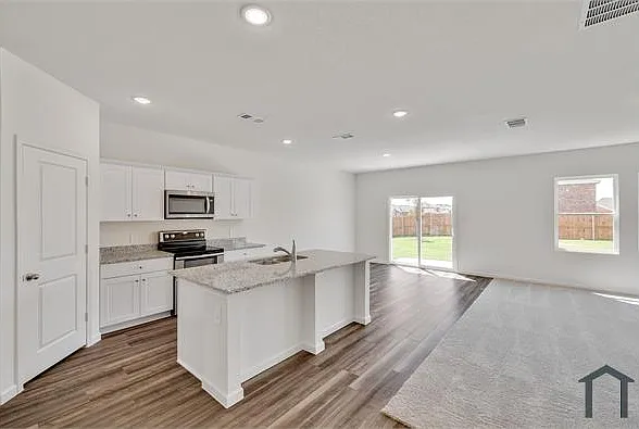 795 Yorkshire Dr — Photo 15