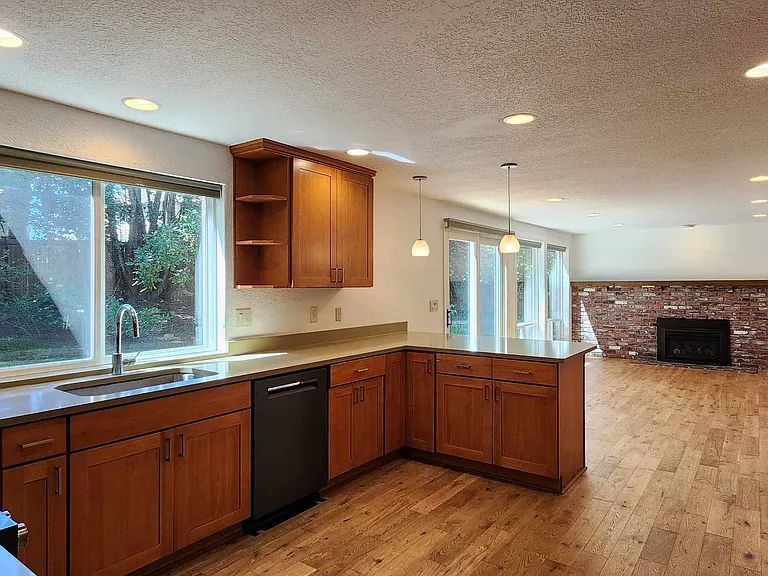2417 Sahalee Dr W — Photo 13