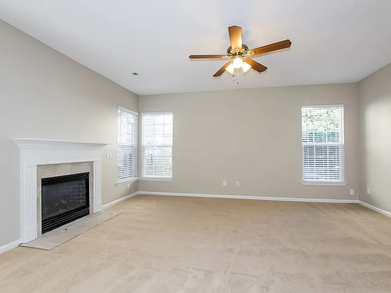 4521 Hyperion Ct — Photo 7