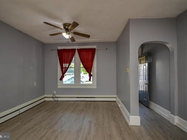 712 Laurel Blvd — Photo 7