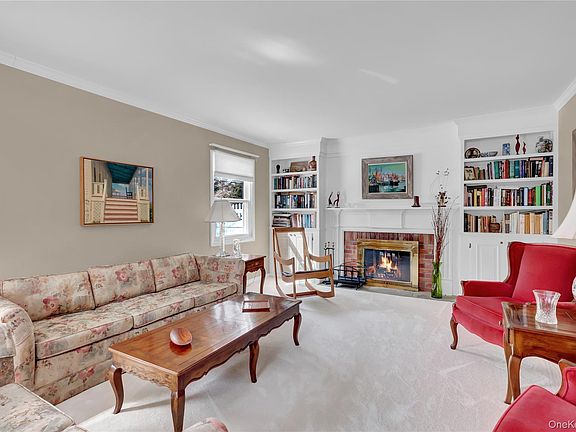 3rd image of 286 Hallock Road