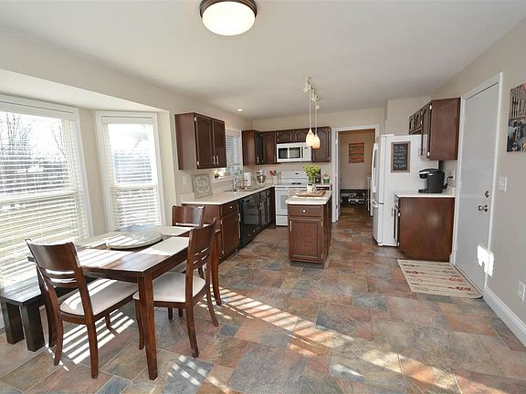 3rd image of 10096 Golden Pond Dr