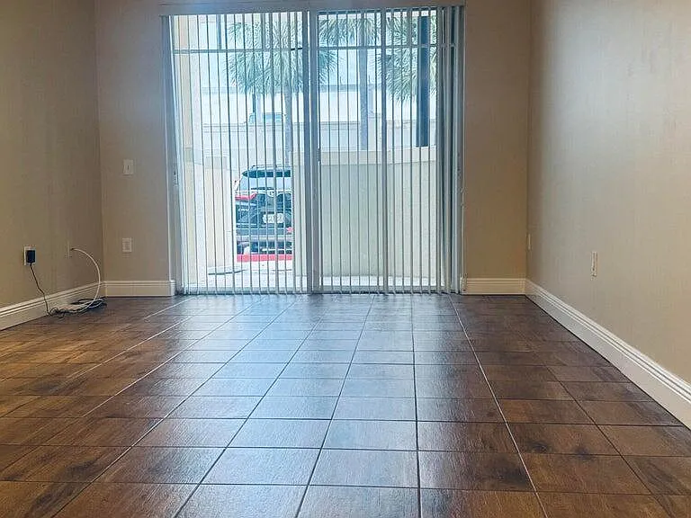 1139 Town Center Dr #11 — Photo 11