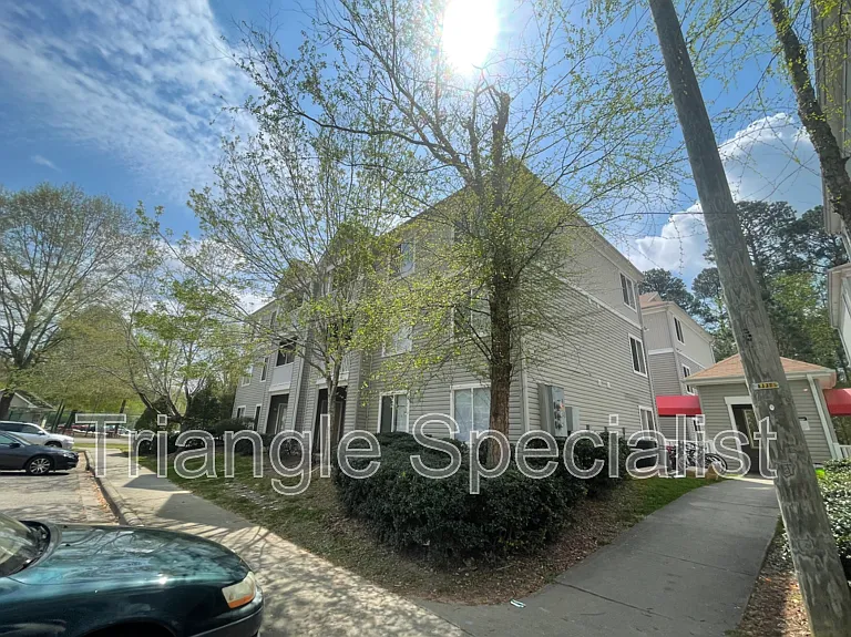 1420 Collegiate Cir #101 — Photo 1