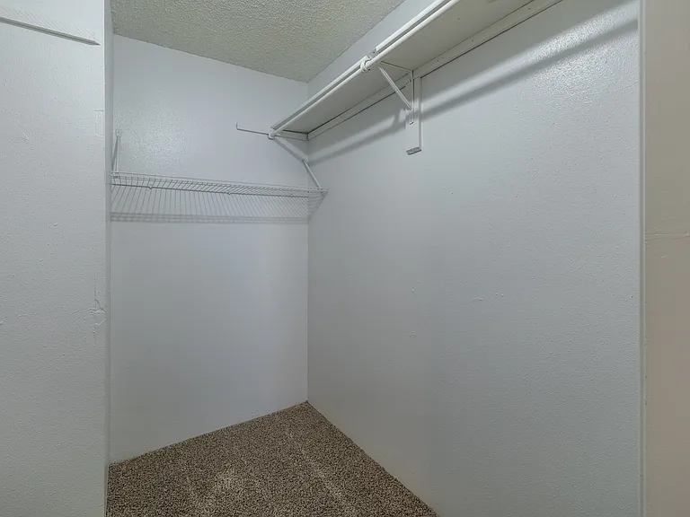 Palisades Park Apartments — Photo 38