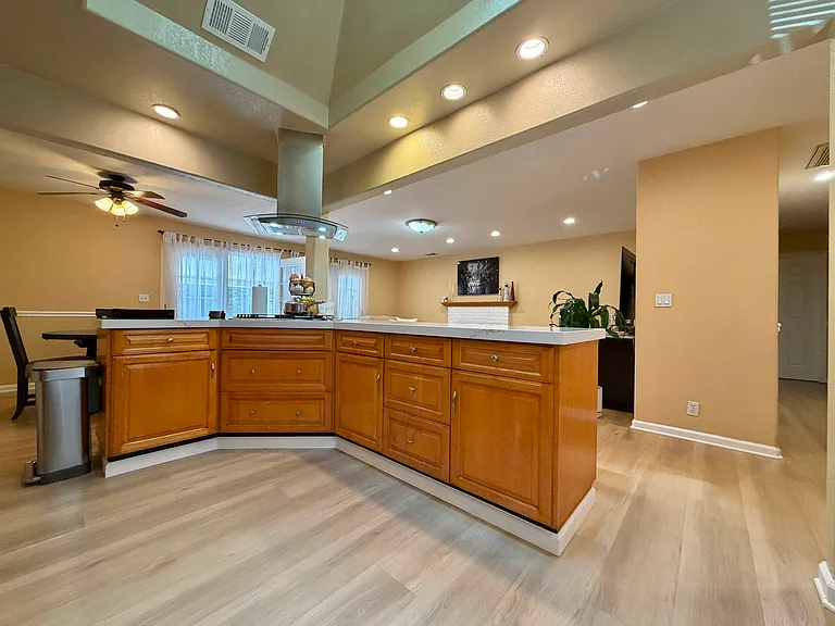 2723 Cherry Ave — Photo 6