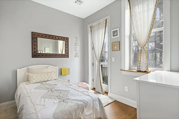 Rented by Compass | media 23