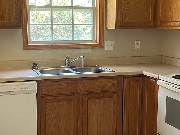 275 Amber Ave #275 — Photo 6