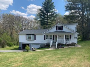 1408 Pea Ridge Rd, Oak Hill, WV 25901