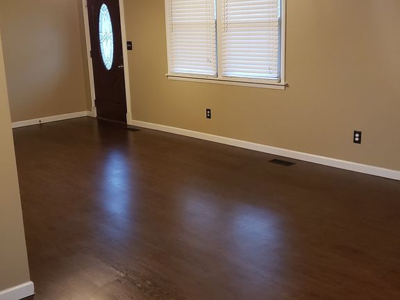 4th image of 8706 Diane St