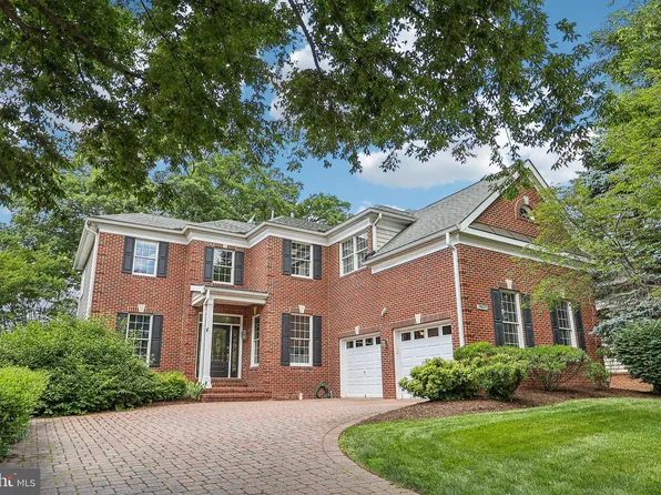 19825 Bethpage Ct, Ashburn, VA 20147
