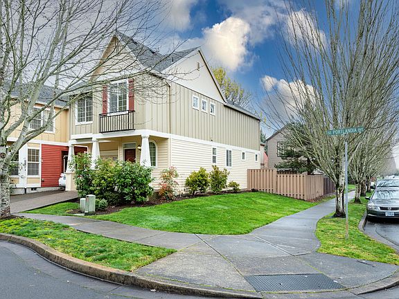 2nd image of 998 SE Portlandia Ave