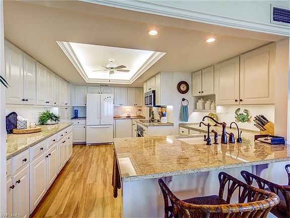 2nd image of 737 E Gulf Dr Unit B2