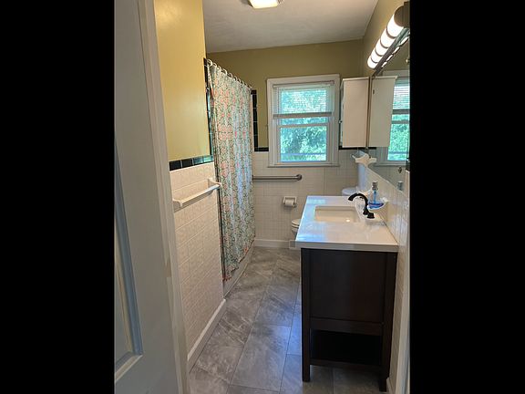 2nd image of 106 Kent St #1