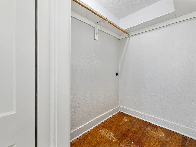 901 E Linwood Blvd — Photo 24