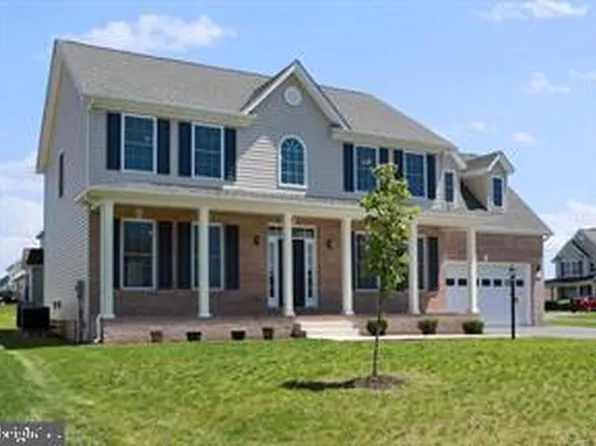 16 Azera Dr, Inwood, WV 25428