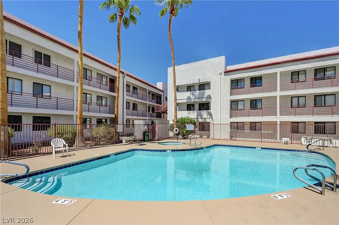 1 bed, 1.0 bath, 500 sqft, $850 — Photo 1