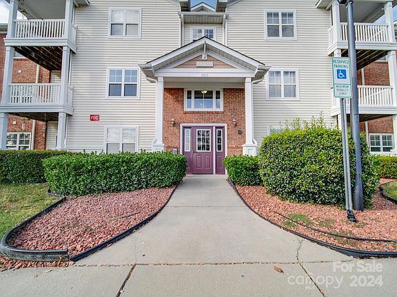 3rd image of 9934 Hyde Glen Ct