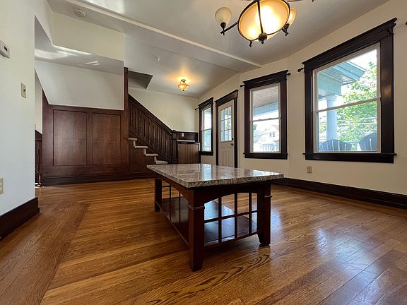 2nd image of 440 Morris St #2