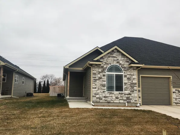2806 Crystal Lake Dr, Salina, KS 67401