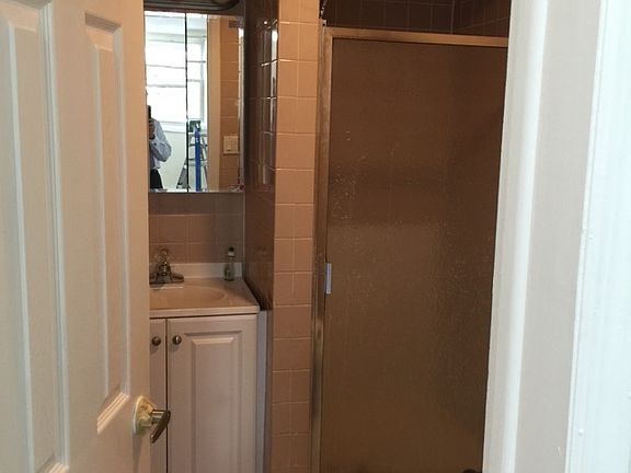 4th image of 159 Mallory Ave