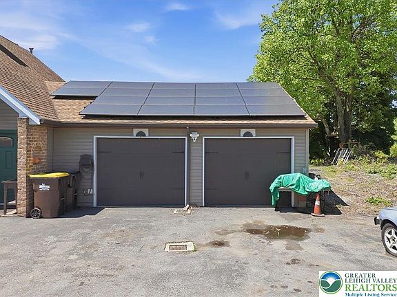 3rd image of 7567 Airport Rd E
