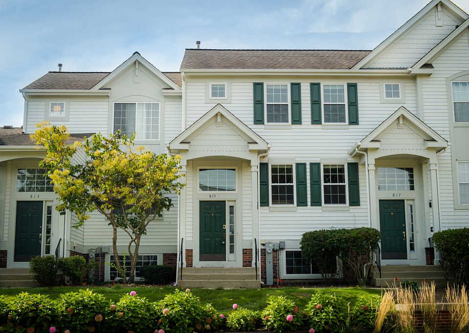 1st image of 815 Essex Cir