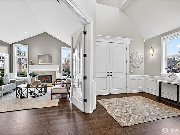 2nd image of 202 259th Avenue NE