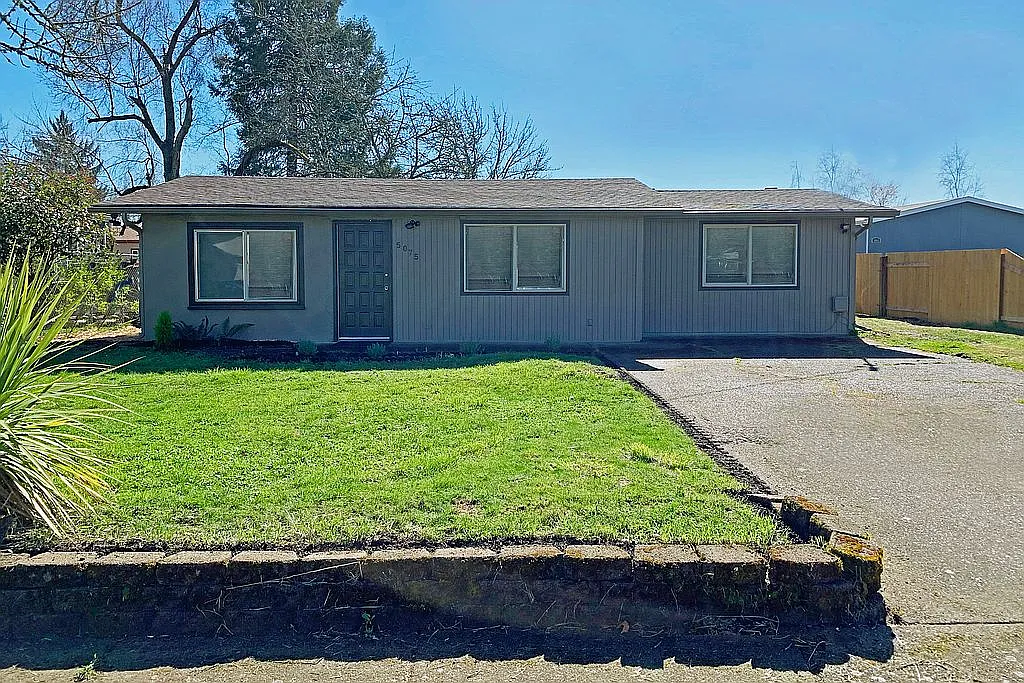 5075 D St photo 1