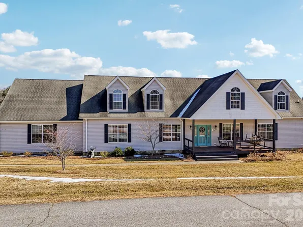 76 Cheraw Ln, Flat Rock, NC 28731