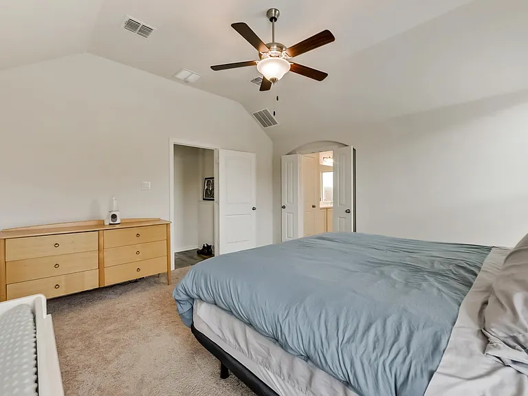814 Bluewood St — Photo 9