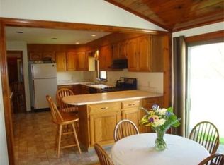123 School St, Groveland, MA 01834