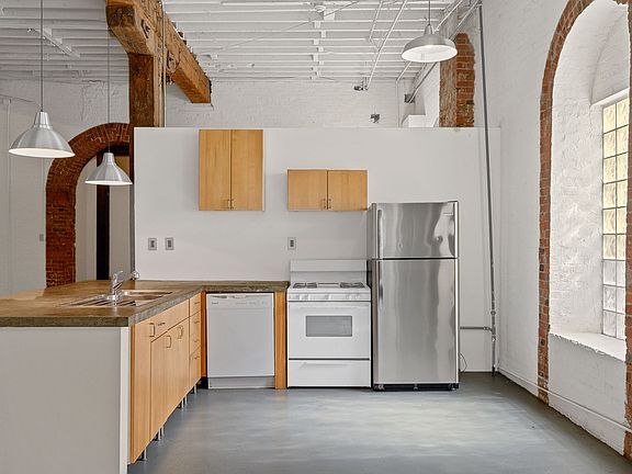 4th image of 1622 Vine St Suite 40