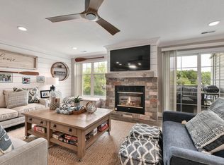 2127 Landings Ln, Delavan, WI 53115