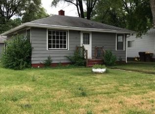 302 Winona Dr, Machesney Park, IL 61115