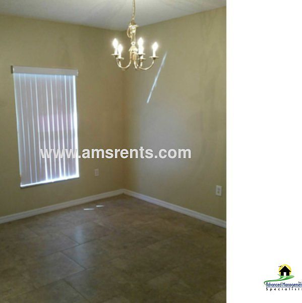 2nd image of 929 Gloucester Ct
